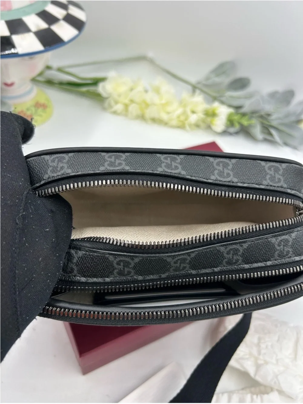 Unisex Gucci Black/Grey GG Monogram Crossbody Camera Bag. NWT